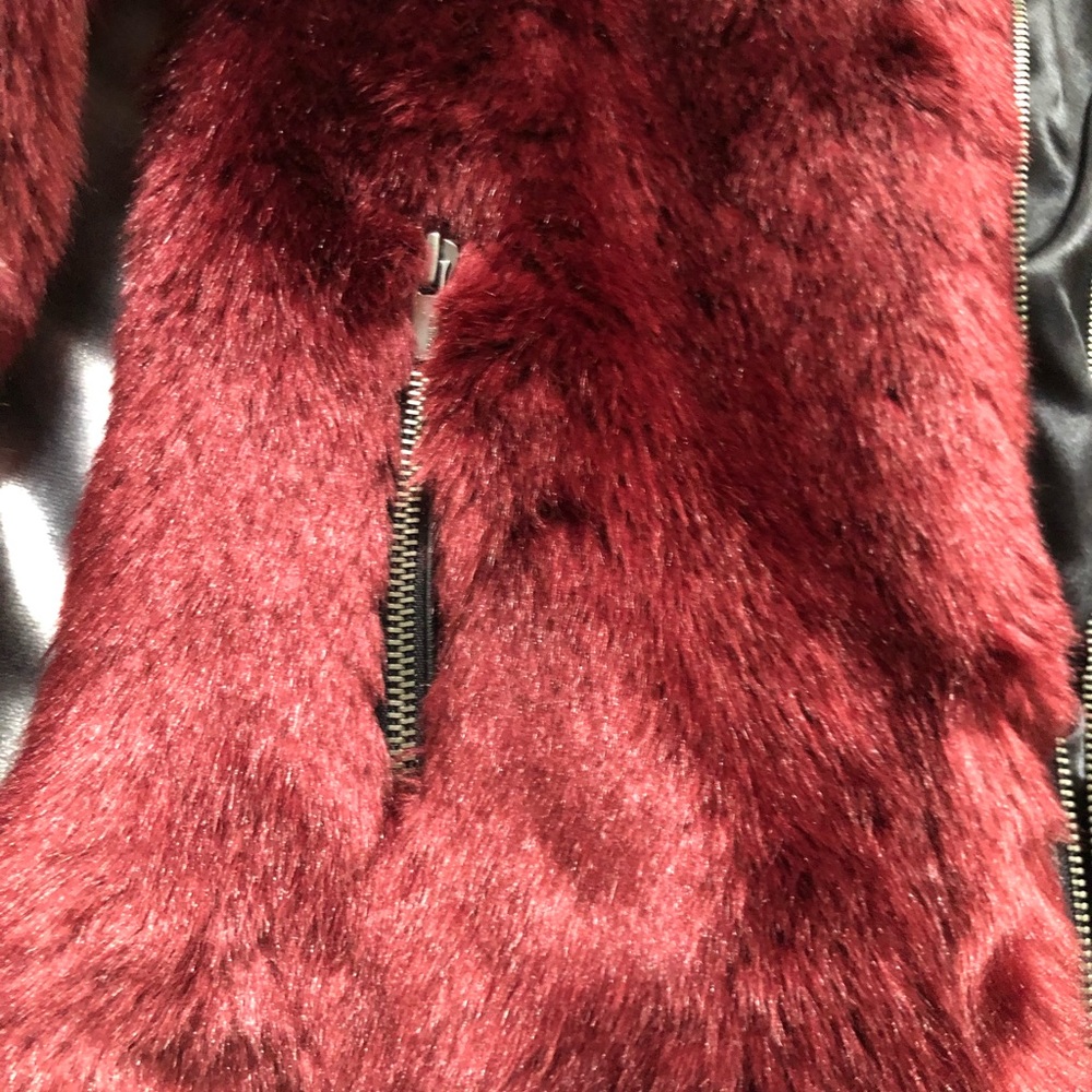 🚫SOLD🚫 Cranberry faux fur women’s coat - Picture 2 of 7